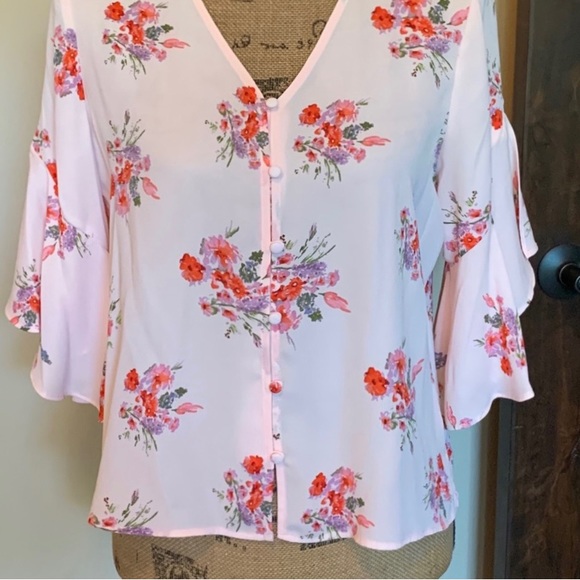 Lovely pink floral petite blouse-New without tag! - Picture 2 of 6